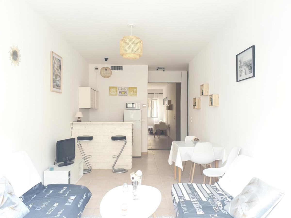Sainte Maxime Grand Studio Climatise Proche Du Bord De Mer